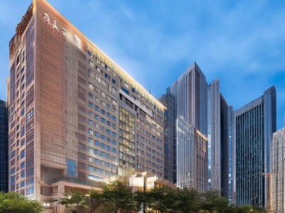 上海君庭酒店最佳地理位置，位于上海地铁中心，靠近上海博物馆和上海center，适合商务游客和家庭聚会，提供现代化设施和优质餐饮。