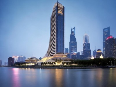 上海的水上皇冠酒店在哪里？