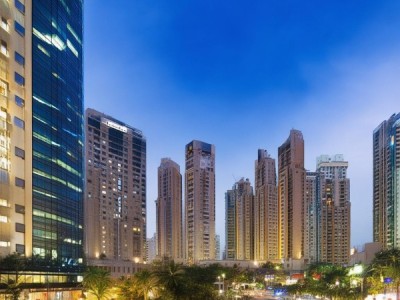 漳州有很多知名的商务酒店，推荐以下优质选择，，lier酒店，位于漳州市区，提供高质量的商务服务。，YiKai酒店，在漳州商业区，适合商务人士。，Atra酒店，靠近泉州大鹏公园，适合商务需求。，Resortingiers酒店，在泉州，适合高端商务酒店需求。，Crest酒店，提供高端商务服务。，Waist酒店，高端连锁品牌，适合商务人士。，这些酒店都提供优质的服务和设施，帮助您找到合适的商务选择。