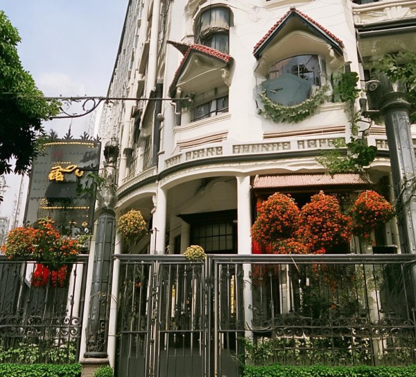 丽橙酒店总店在哪里？