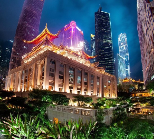 江门帝景酒店位于香港中心地带