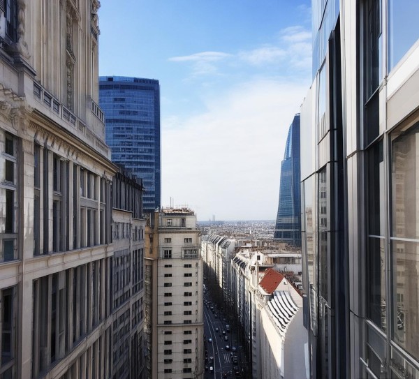 埃菲尔国际酒店位于哪里？